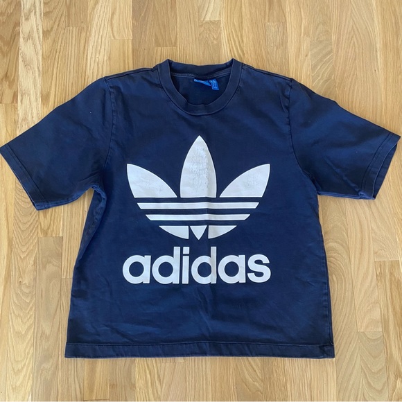 Adidas womens shirt size medium